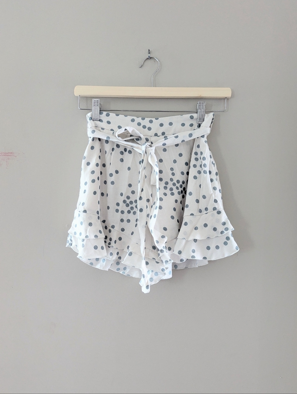 Blue Rain Francesca's Emily White Blue Polka Dot High Rise Ruffle Hem Shorts XS